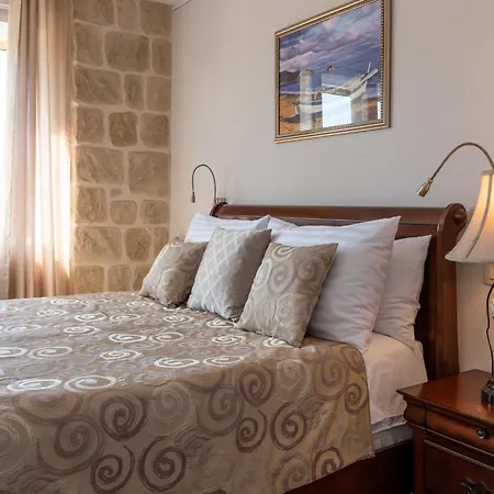 Gasthuis Queen Teuta Luxury Split