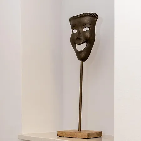 Queen Teuta Luxury Split