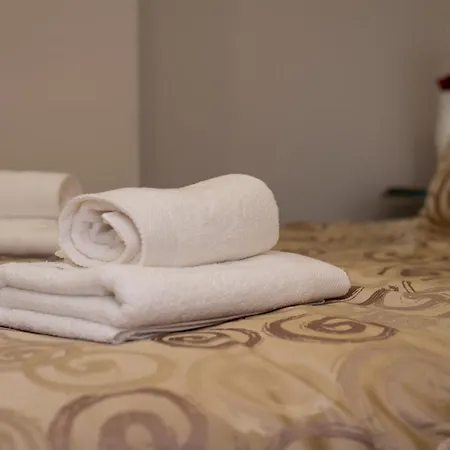 Queen Teuta Luxury سبليت