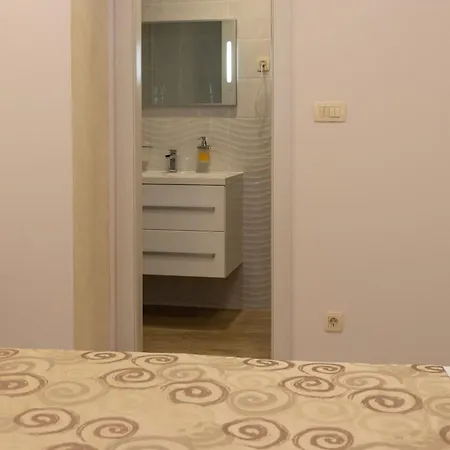 Queen Teuta Luxury Affittacamere 3*