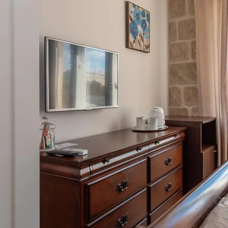 Queen Teuta Luxury 3*