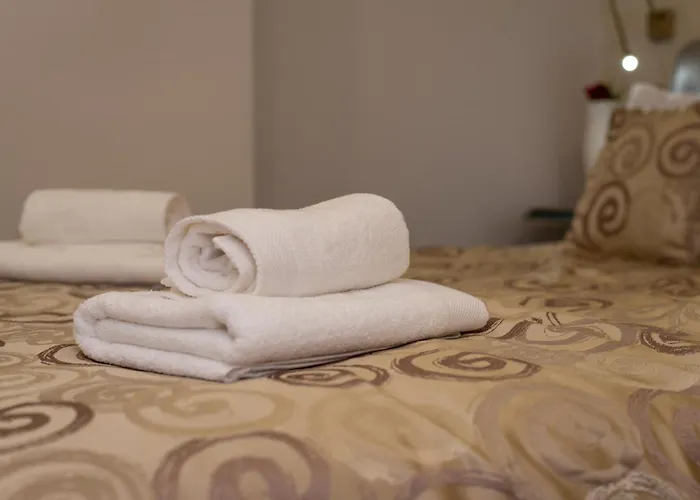 Queen Teuta Luxury Split