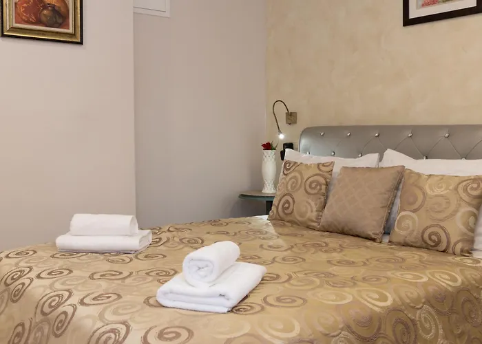 Queen Teuta Luxury Split