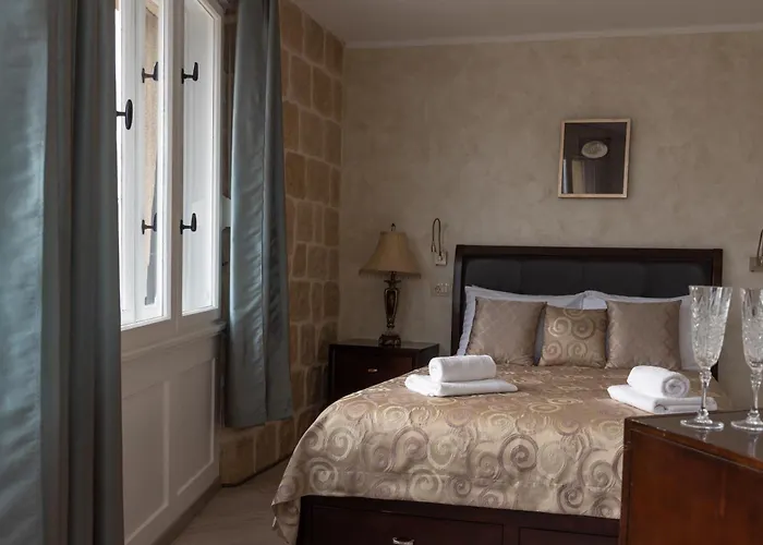 Queen Teuta Luxury 3* Split