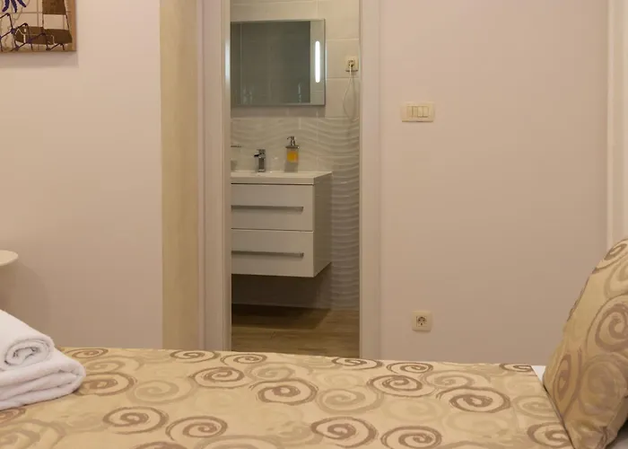 Queen Teuta Luxury Pensionat 3*