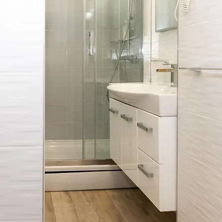 Queen Teuta Luxury Konukevi 3*